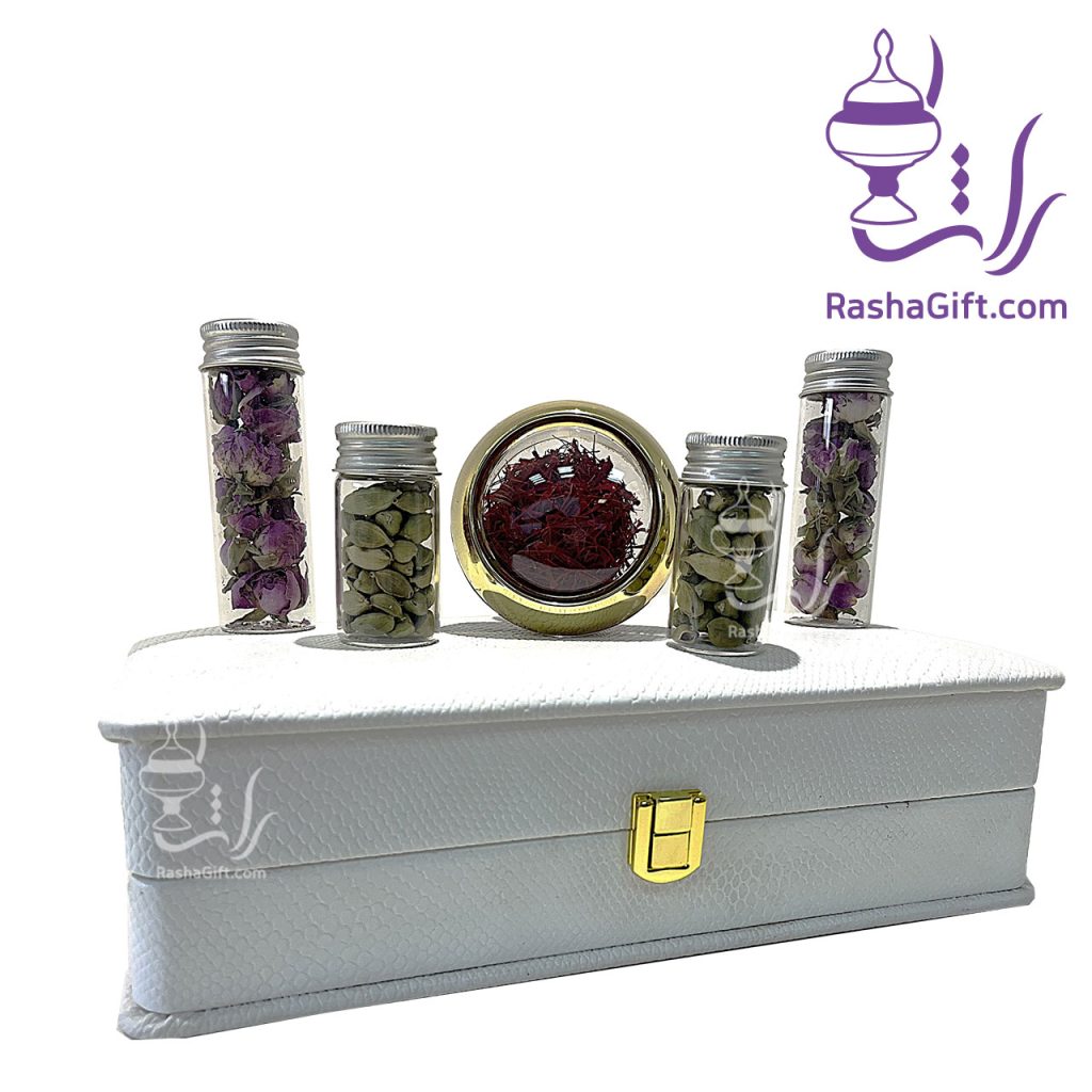 گنجینه زعفران 3 در جعبه مستطیل چوب و چرم